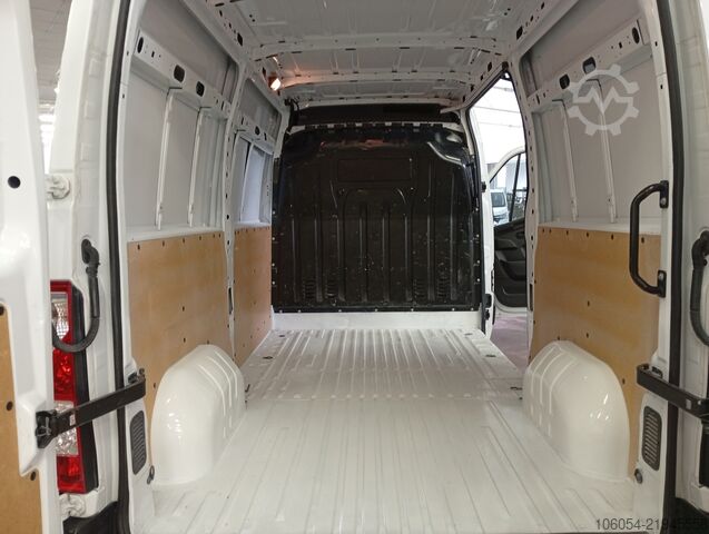 Duba panelată Renault Master T35