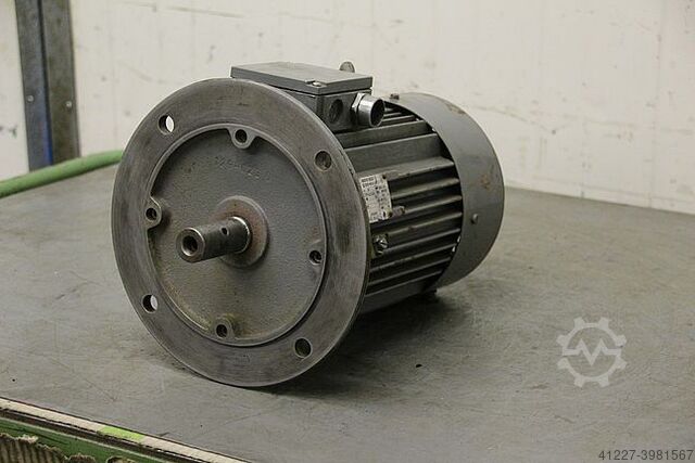 Motore elettrico 1,5 kW 935 giri/min MEZ 1AP100L-6