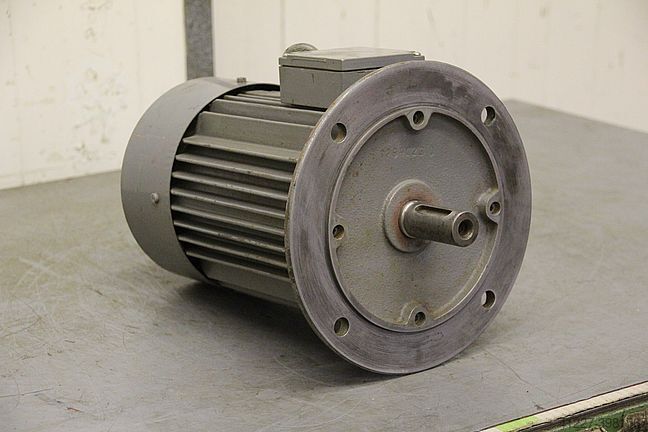 Motore elettrico 1,5 kW 935 giri/min MEZ 1AP100L-6