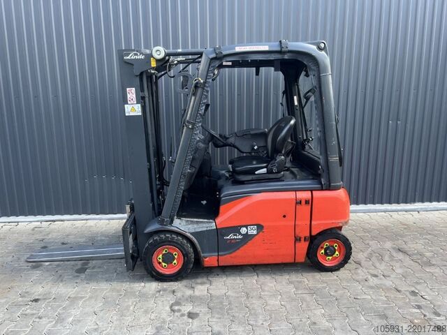 Ashensor elektrik me 4 rrota Linde E16P-01