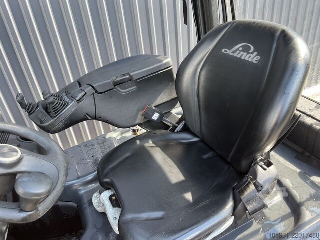 Ashensor elektrik me 4 rrota Linde E16P-01