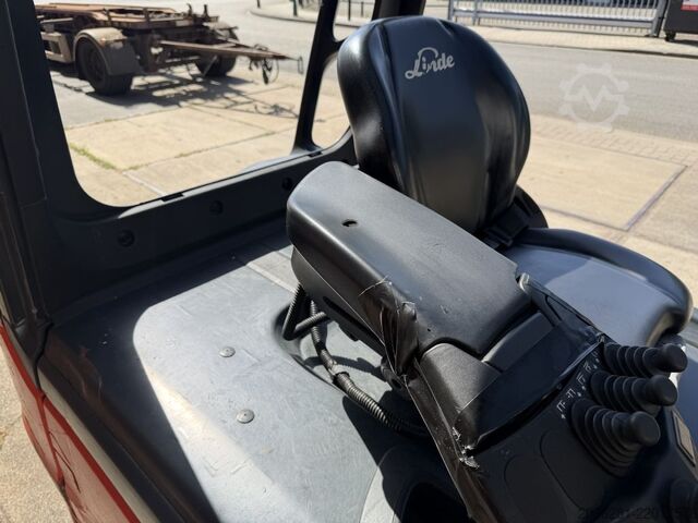 Carrello elevatore elettrico a 4 ruote Linde E25HL-01/600