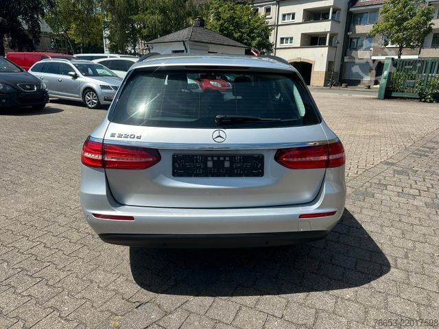 マイクロバス MERCEDES-BENZ E 220d T Automatik 143kw * LED * Navi * Kamera