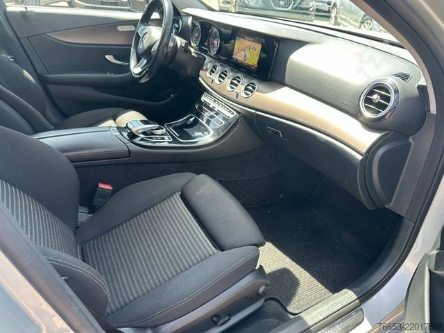 マイクロバス MERCEDES-BENZ E 220d T Automatik 143kw * LED * Navi * Kamera