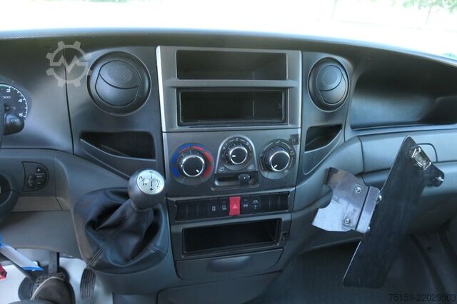 Skriňová dodávka iveco Daily 35 S11 C30C AUTOMATIK KAMERA Regale LUFT DURCHGANG EURO-5 CoC