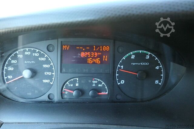 Skriňová dodávka iveco Daily 35 S11 C30C AUTOMATIK KAMERA Regale LUFT DURCHGANG EURO-5 CoC