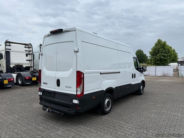 รถตู้หลังคาสูง IVECO Daily 35S16V Klima, PDC,Tacho, AHK, RD 3520mm