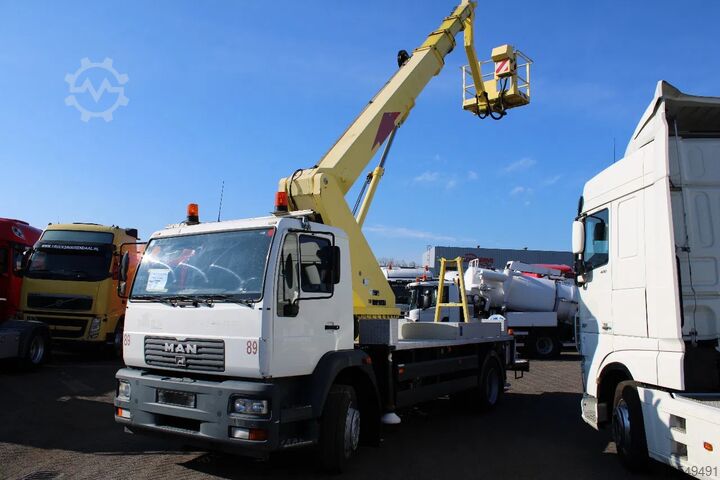 Hebebühne MAN TGL 17.240 + 3PERSON + MANUAL