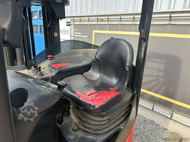 VS-22926 reach truck exterior Linde R16G LINDE R16G
