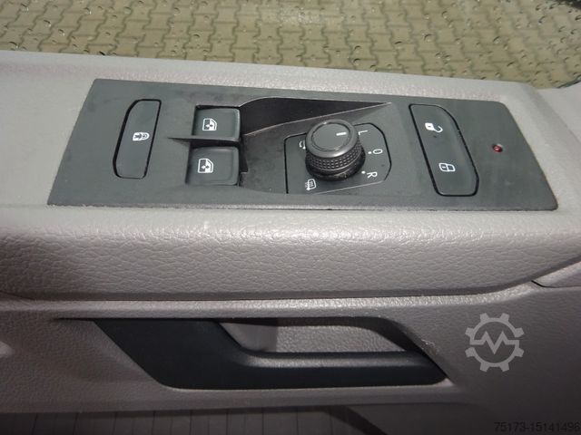 Minibus VOLKSWAGEN T6.1 Transporter 150PS DSG lang 9-Sitz AHK Navi