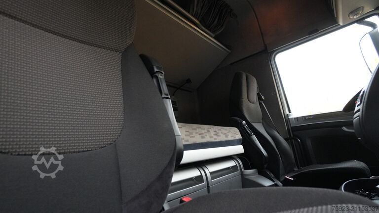 Standard-SZM DAF XF 440 Space Cab tractor unit