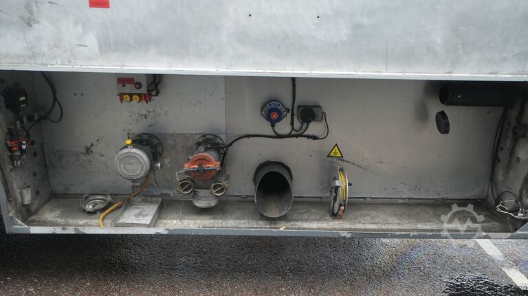 Camión cisterna Schrader ADR fuel tank trailer