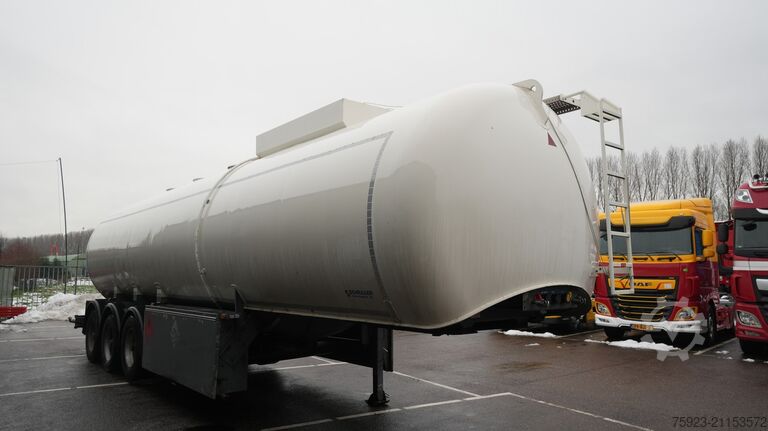 Camión cisterna Schrader ADR fuel tank trailer