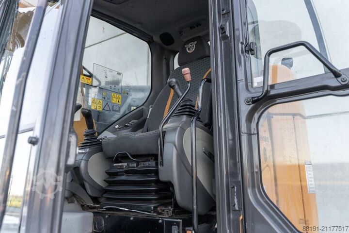 Excavadora sobre orugas CASE CX 145 D SR