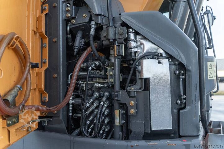 Excavadora sobre orugas CASE CX 145 D SR