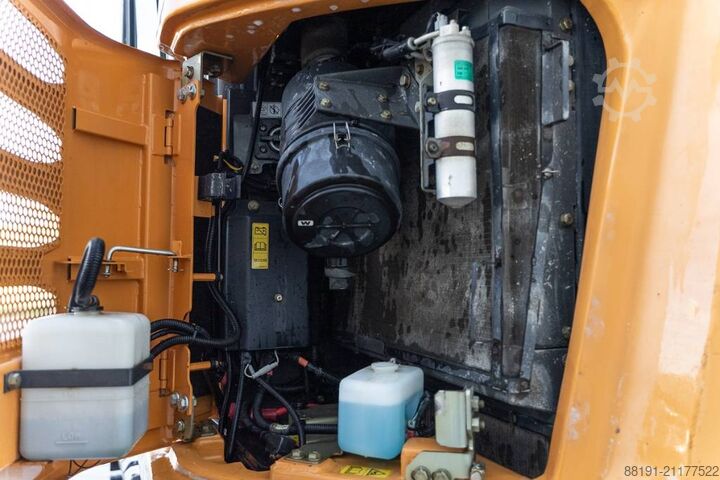 Excavadora sobre orugas CASE CX 145 D SR