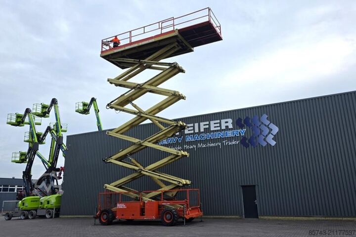 Škarjasto dvigalo Holland Lift G-300DL30/S Diesel, 4x4x4 Drive, 33.5m Working Hei