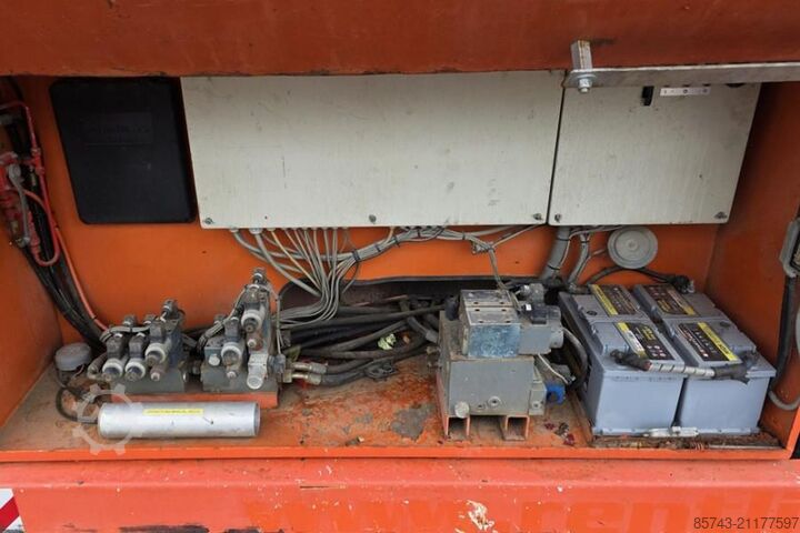 Škarjasto dvigalo Holland Lift G-300DL30/S Diesel, 4x4x4 Drive, 33.5m Working Hei