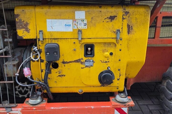 Škarjasto dvigalo Holland Lift G-300DL30/S Diesel, 4x4x4 Drive, 33.5m Working Hei