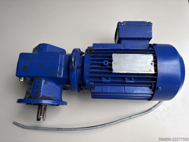  Motoreduktor SEW-Eurodrive SF32 DT80K4 0,55 kW 77 obr./min 54 Nm 230/400 Motoreduktor SEW-Eurodrive SF32 DT80K4 0,55 kW 77 obr./min 54 Nm 230/400