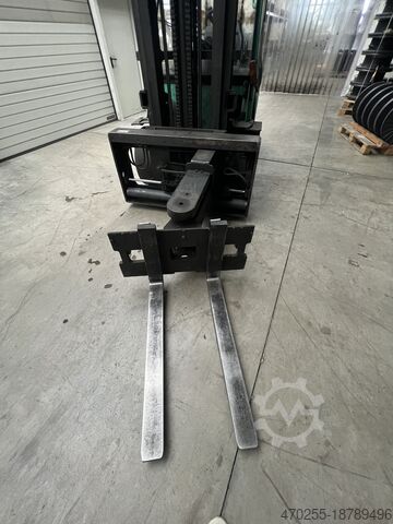 Carretilla elevadora de 4 ruedas Mitsubishi FG25N