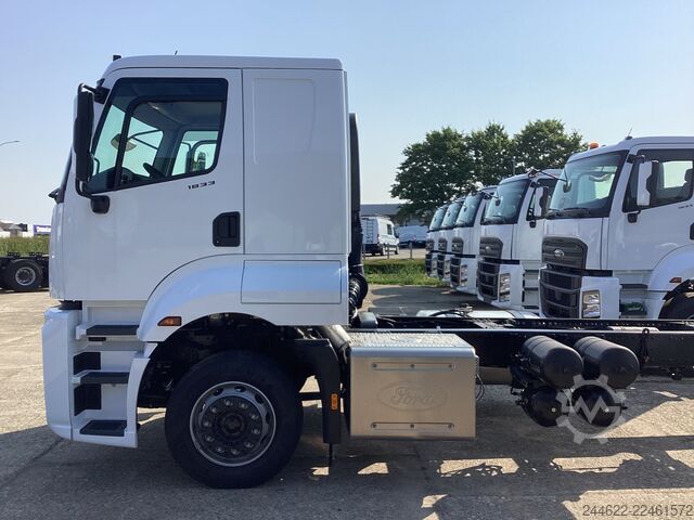 Camión con carrocería personalizada Ford Ford 4x2 Road 1833 Low Roof Sleeper Cab