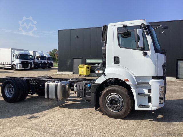 Camión con carrocería personalizada Ford Ford 4x2 Road 1833 Daycab