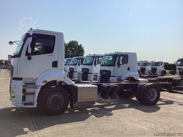 Camión con carrocería personalizada Ford Ford 4x2 Road 1833 Daycab