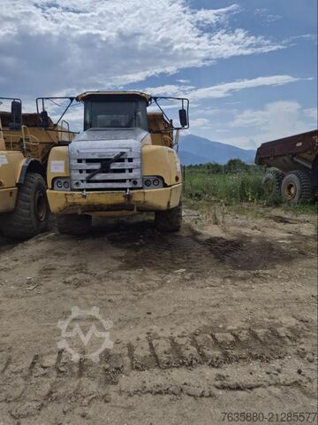 Skriňové nákladné vozidlo Volvo A35D