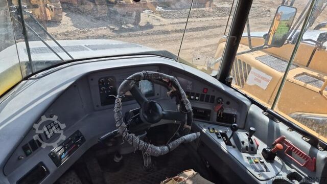 škatlasti tovornjak Volvo A35D