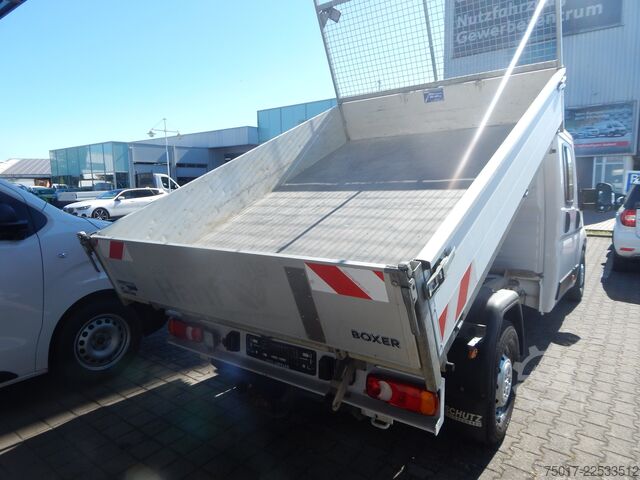 ดัมพ์สามทาง, ไฟเสริม, และห้องโดยสารคู่ (Doka) Peugeot 3-Seiten Kipper  Schutz Boxer Pritsche+Navi+Kamera+AHK 3,5t