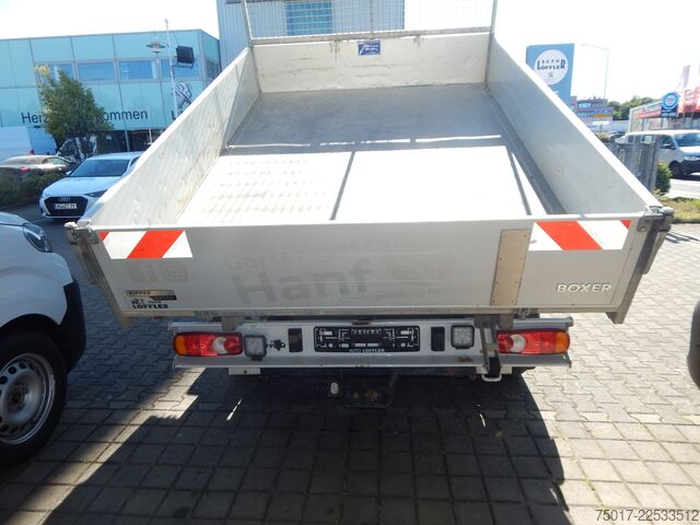 ดัมพ์สามทาง, ไฟเสริม, และห้องโดยสารคู่ (Doka) Peugeot 3-Seiten Kipper  Schutz Boxer Pritsche+Navi+Kamera+AHK 3,5t
