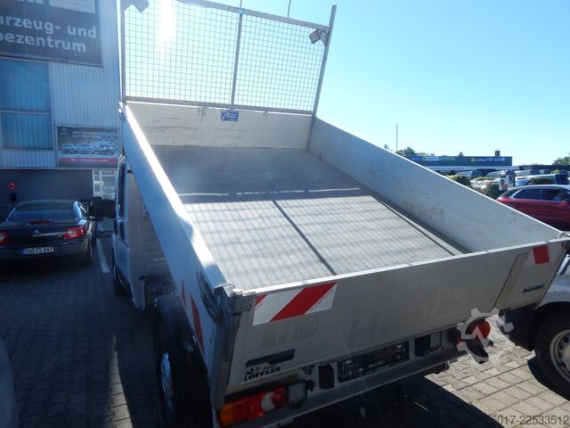 ดัมพ์สามทาง, ไฟเสริม, และห้องโดยสารคู่ (Doka) Peugeot 3-Seiten Kipper  Schutz Boxer Pritsche+Navi+Kamera+AHK 3,5t