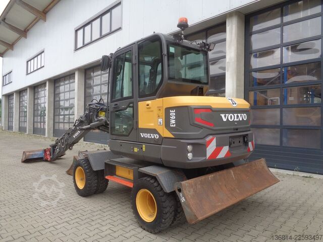 بیل مکانیکی چرخدار VOLVO EW60E Powertilt HS03 + Löffelpaket Klima