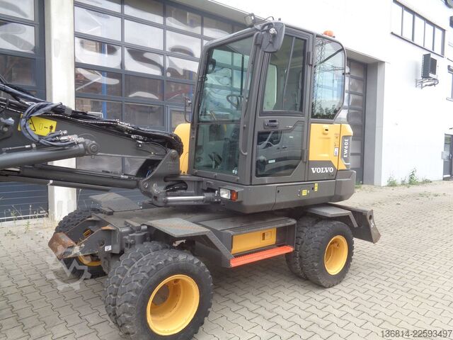 بیل مکانیکی چرخدار VOLVO EW60E Powertilt HS03 + Löffelpaket Klima