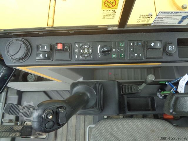 بیل مکانیکی چرخدار VOLVO EW60E Powertilt HS03 + Löffelpaket Klima