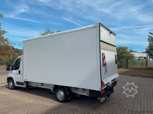 Furgons ar kasti PEUGEOT Boxer Koffer mit Ladebordwand