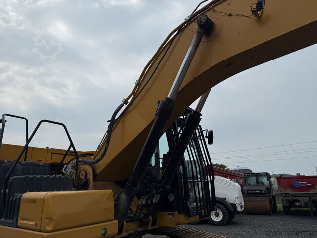 链式挖掘机 CATERPILLAR 330 Kettenbagger 30,8 Ton *5035 BTH