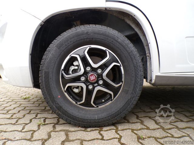 Semi-integrated camper BÜRSTNER Lyseo TD 644 G Tageszulassung / Winterpaket, Bac