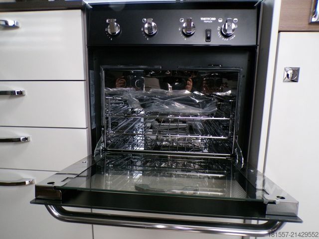 Semi-integrated camper BÜRSTNER Lyseo TD 644 G Tageszulassung / Winterpaket, Bac