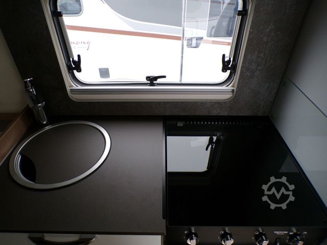 Semi-integrated camper BÜRSTNER Lyseo TD 644 G Tageszulassung / Winterpaket, Bac