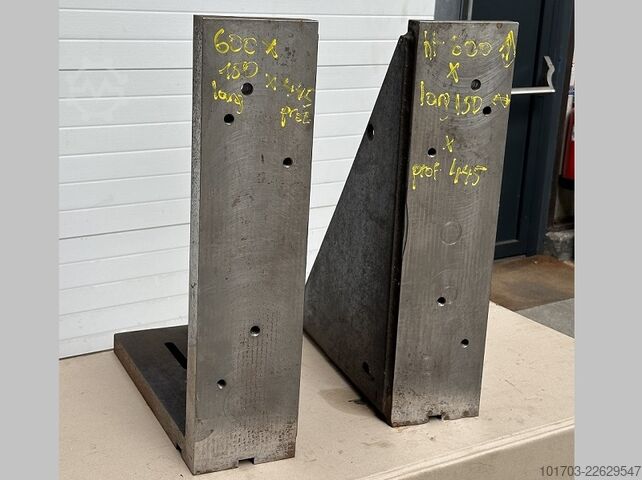 Ζεύγος γωνιακών πλακών από χάλυβα Paire d'équerres en acier 600 x 445 x 150 mm