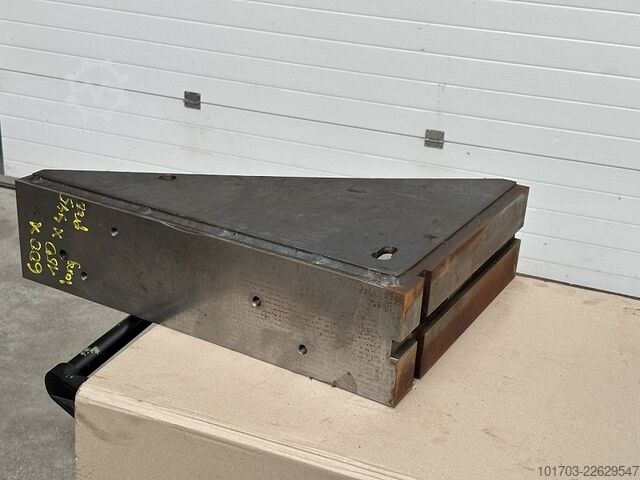 Ζεύγος γωνιακών πλακών από χάλυβα Paire d'équerres en acier 600 x 445 x 150 mm