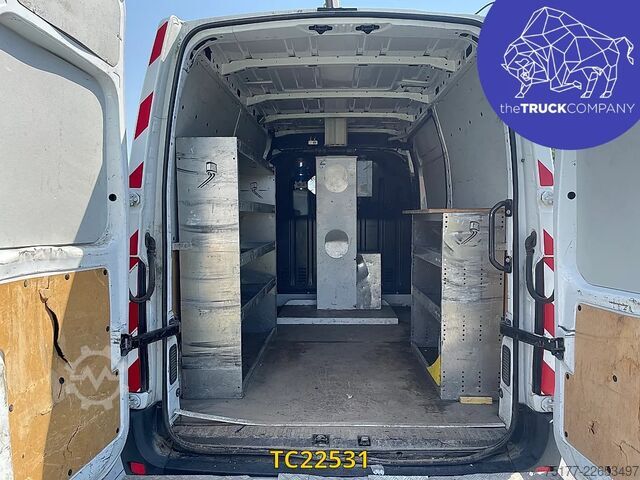 ยก Renault Master