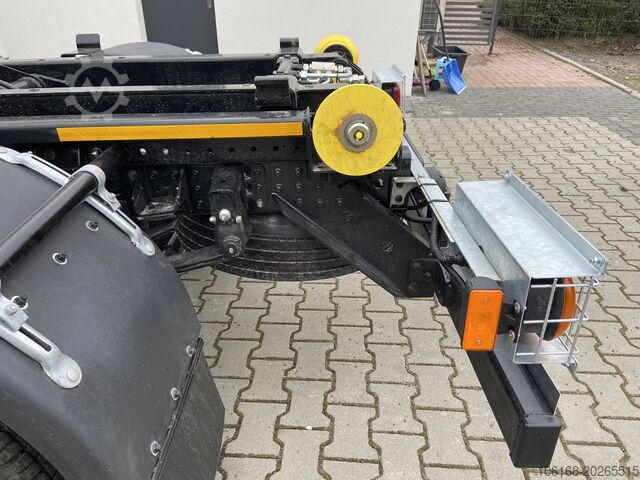 Kroklaster Fuso Canter 7C18 Abrollkipper - 59.990 Euro