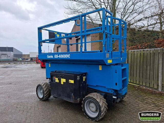 Elevador de tijera Genie GS4069 DC