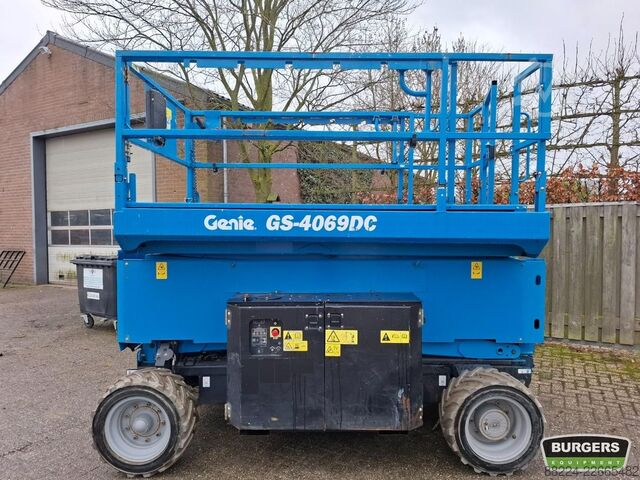 Elevador de tijera Genie GS4069 DC