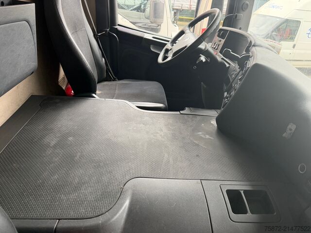 Refrigerated truck SCANIA P 420 CAJA FRIGO 18T