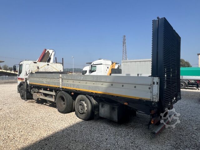 Lkw mit Festaufbau, Rampe und Kran Renault Premium 300