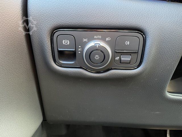 Minibuss MERCEDES-BENZ V 250d STYLE AMG L LED DISTRONIC 360° AHK 2,5t